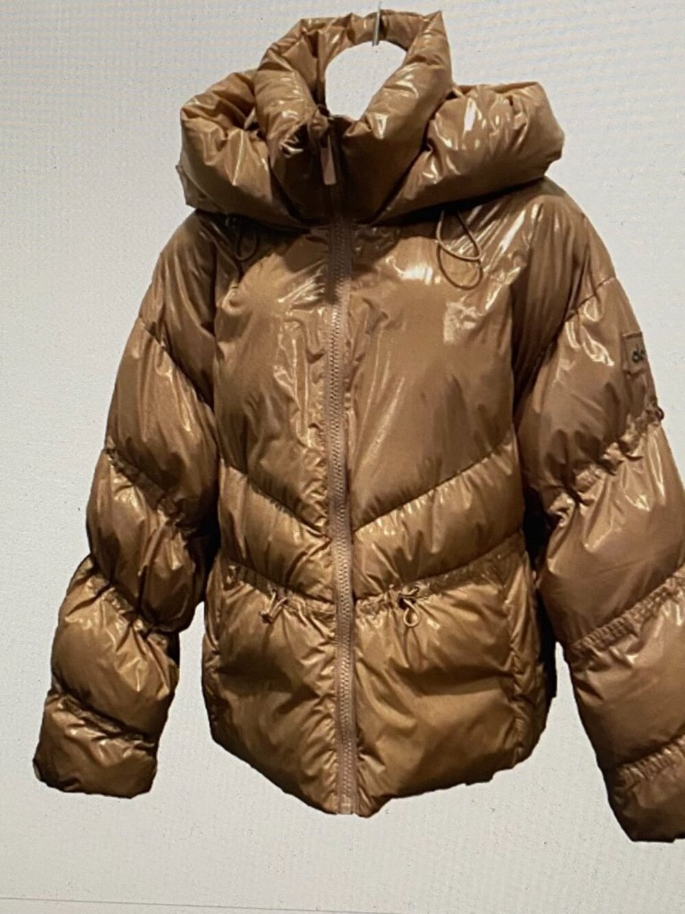 ALO YOGA TAN GLOSSY PUFFER JACKET W/HOODIE SM EX COND